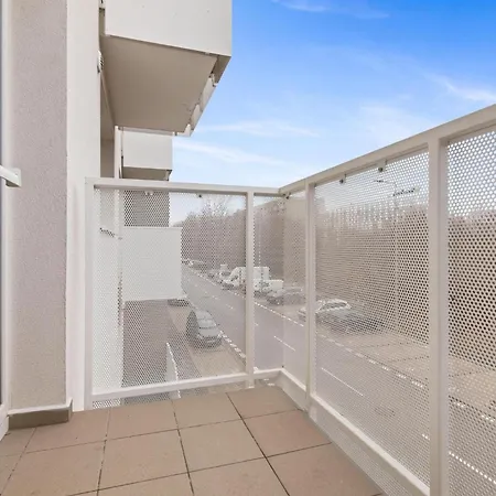 Ah Airport Ovocne Sady Free Parking Ac