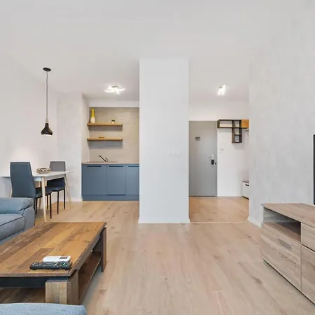 Ah Airport Ovocne Sady Free Parking Ac