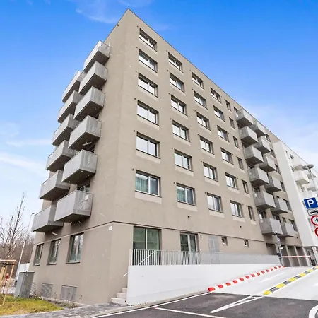 Ah Airport Ovocne Sady Free Parking Ac Apartamento