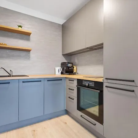 Ah Airport Ovocne Sady Free Parking Ac *