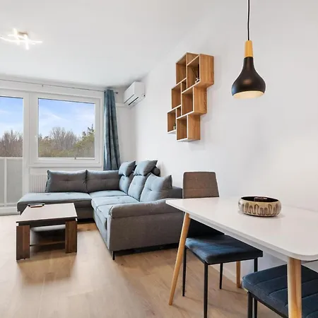 Ah Airport Ovocne Sady Free Parking Ac *